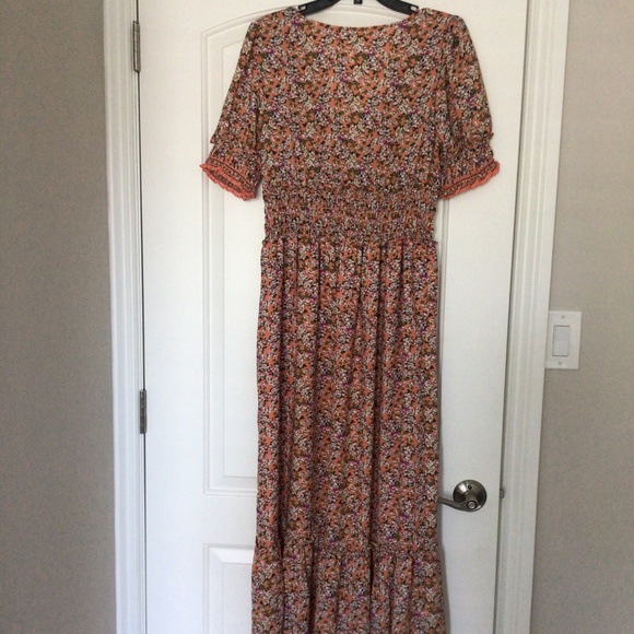 Max Studio Peach Floral Maxi Dress with Shirred Waist and Sleeves - Picture 4 of 6